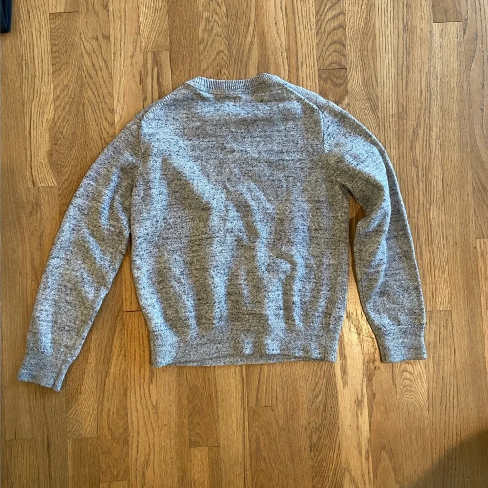 Kids grey gap sweater size medium